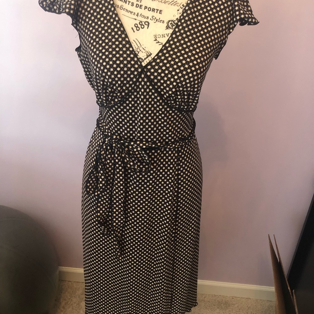 Max Studio ladies medium dress runs small. Tag is faded. Stretchy - Picture 9 of 11